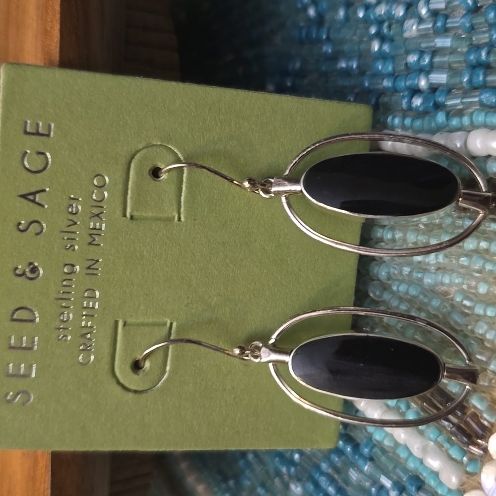 STERLIG SILVER  ONIX & MOTHER PEARL EARRING